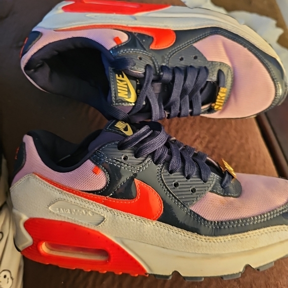 Nike Air Max 90 Women's Sneakers. Featuring a solid pattern with Cuban Link Obsi - Picture 2 of 8